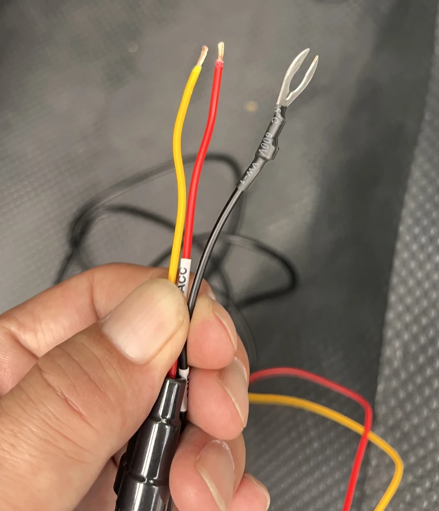 200系8型ハイエースにドラレコを取り付ける方法