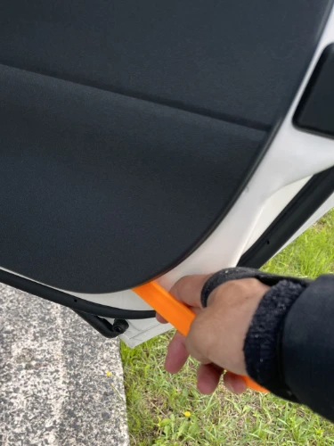 ハイエースのフロントスピーカー取り換え