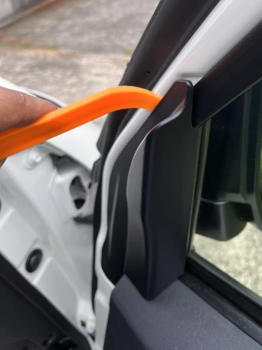 ハイエースのフロントスピーカー取り換え