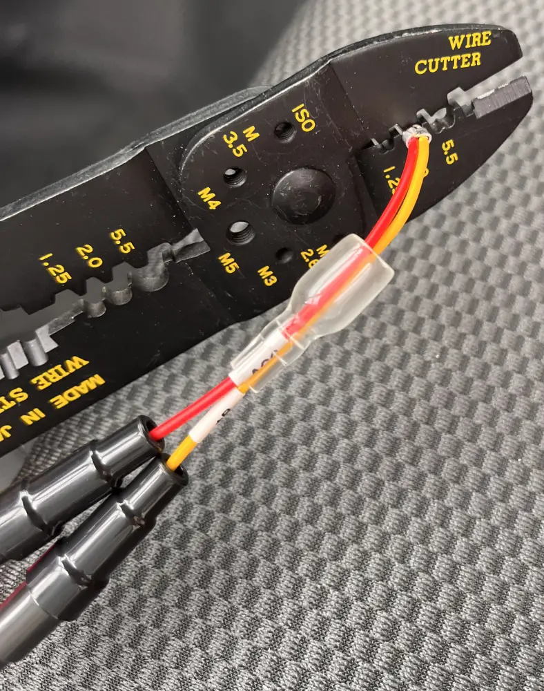 200系8型ハイエースにドラレコを取り付ける方法