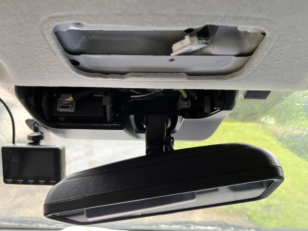 200系8型ハイエースにドラレコを取り付ける方法