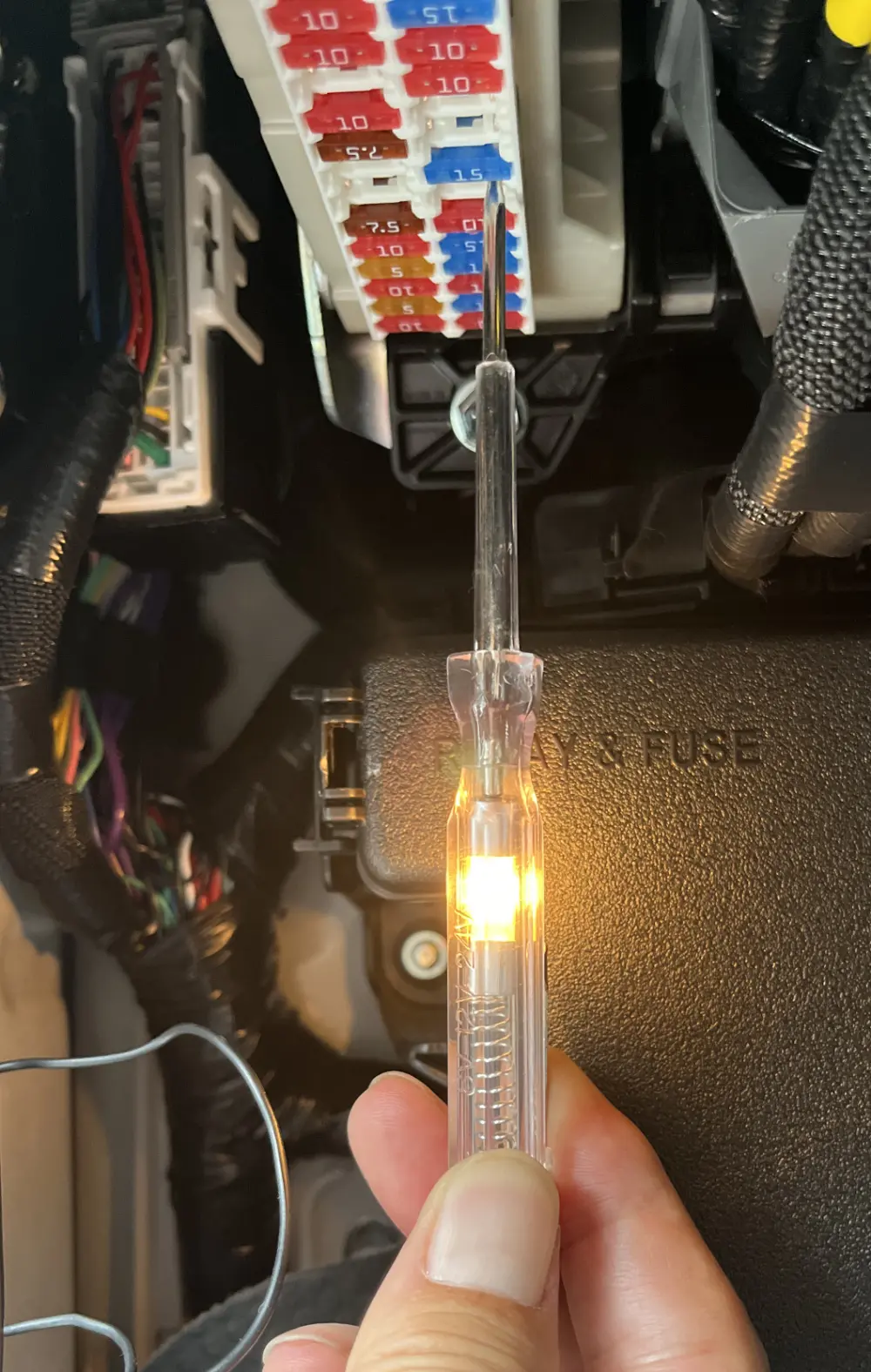 200系8型ハイエースにドラレコを取り付ける方法